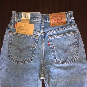 RARE VINTAGE LEVI MOM JEANS